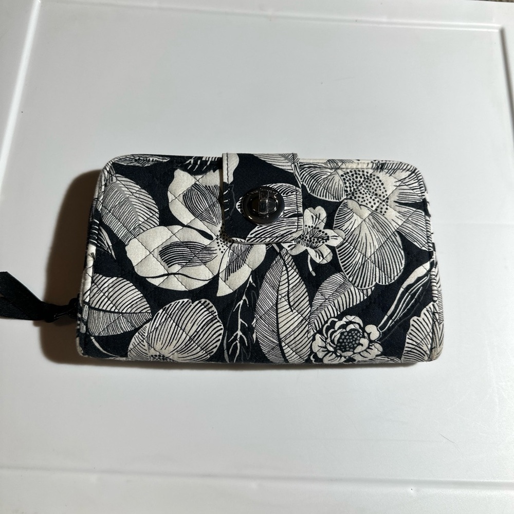 Vera Bradley Turn Lock Wallet Black White Floral Quilted Full Wallet - Picture 6 of 8